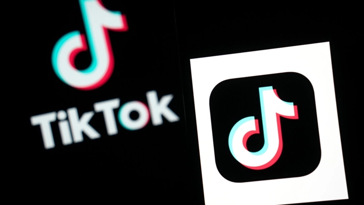 Los logotipos de TikTok en las pantallas de Hong Kong, el 18 de enero de 2025. (Anthony Kwan/Getty Images) 