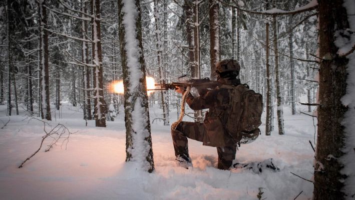 Un soldado francés participa en un ejercicio de la OTAN en Estonia, el 5 de febrero de 2022. (Alain Jocard/AFP vía Getty Images)