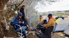 Unos 14 inmigrantes de latinoamérica y Mali acampan en Melilla a la espera de recibir alojamiento