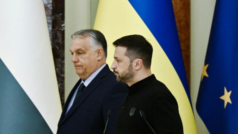 El gobierno de Volodymyr Zelensky está negociando diplomáticamente con el primer ministro húngaro, Viktor Orbán, sobre el apoyo a la adhesión de Ucrania a la UE. Foto: Genya Savilov/AFP vía Getty Images