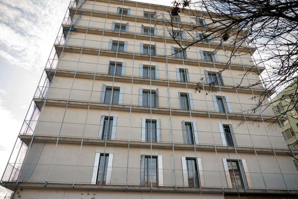 El Gobierno activa un aval para jóvenes y vulnerables y lanza contratos de alquiler de 75 años