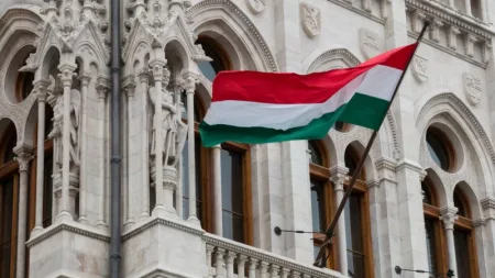 Hungría: Orbán busca consagrar el uso del efectivo como derecho fundamental