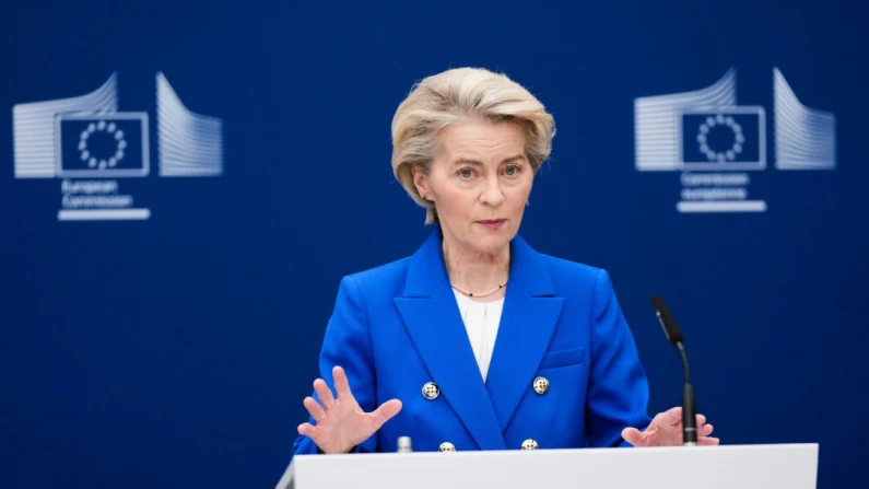La presidenta de la Comisión Europea, Ursula von der Leyen, presenta su plan Rearmar Europa en la sede de la UE en Bruselas, el 4 de marzo de 2025. Virginia Mayo/AP)