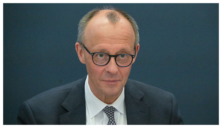Friedrich Merz, líder de la Unión Demócrata Cristiana (CDU) de Alemania, asiste a la reunión de liderazgo de su partido en la sede de la CDU en Konrad-Adenauer-Haus, el 9 de abril de 2025 en Berlín. (Tobias Schwarz/ AFP vía Getty Images)