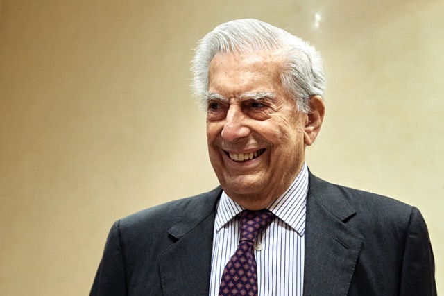 El autor Mario Vargas Llosa asiste al coloquio «Expresión de Libertad» en la sede de la APM (Asociación de la Prensa de Madrid) el 3 de mayo de 2021 en Madrid, España. (Foto de Carlos Álvarez/Getty Images)