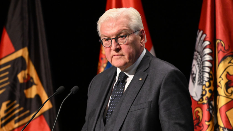 El presidente alemán, Frank-Walter Steinmeier, habla en el acto conmemorativo oficial del quinto aniversario del tiroteo del 19 de febrero de 2025 en Hanau, Alemania. (Photo de Florian Wiegand/Getty Images)