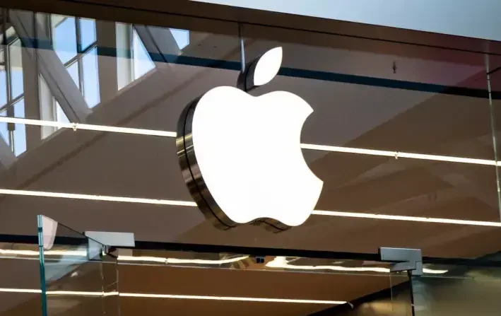 Una tienda Apple en Manhattan Beach, California, el 25 de marzo de 2025. (John Fredricks/The Epoch Times)

