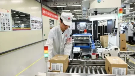 Fábricas exportadoras de China suspenden la producción en medio de la guerra arancelaria entre EE. UU. y China