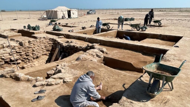 Excavación de una mansión del siglo VII-VIII en el yacimiento de Al-Qusur (Kuwait - Isla de Failaka)
