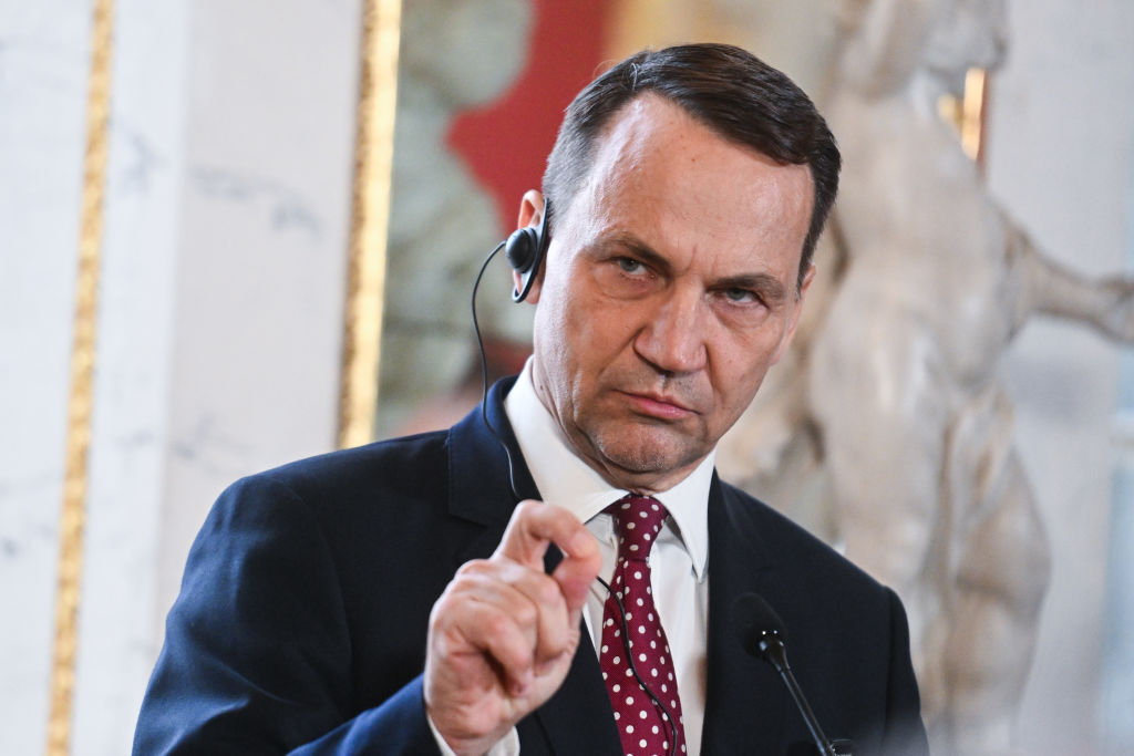 Polonia cierra consulado ruso en Cracovia y responsabiliza a Rusia del incendio de un centro comercial en 2024
