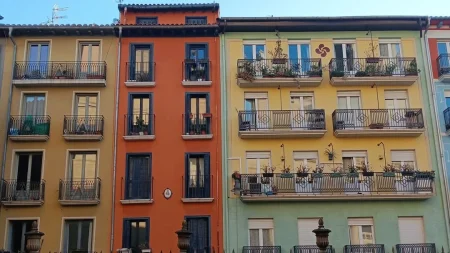 La crisis de vivienda en España e Italia va más allá de los alquileres vacacionales