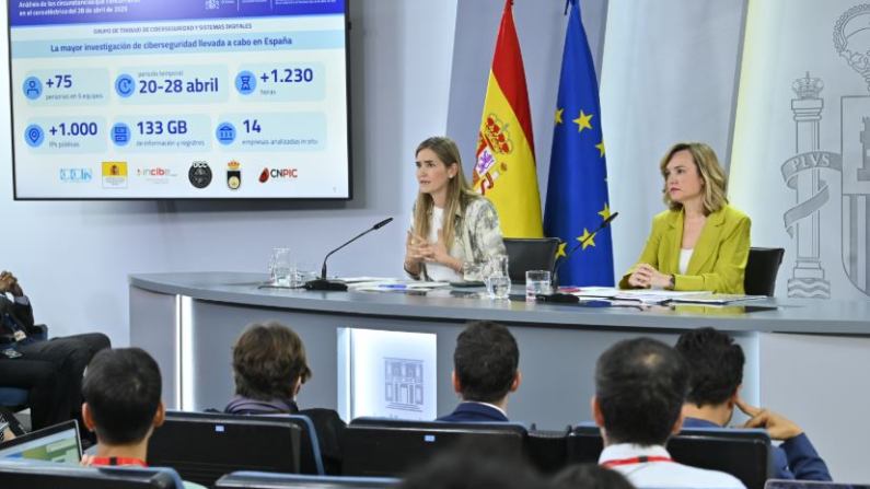 La vicepresidenta y ministra para la Transición Ecológica y el Reto Demográfico, Sara Aagesen, (iz) en el Consejo de Ministros    del 17 de junio de 2025 (MITECO)