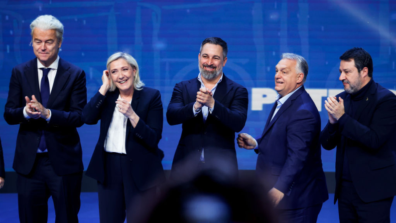 De izq. a der.: Geert Wilders del Partido de la Libertad (PVV) holandés; Marine Le Pen del partido francés Agrupación Nacional; Santiago Abascal del partido español VOX; Viktor Orban, primer ministro húngaro; y Matteo Salvini, viceprimer ministro italiano, en el Hotel Marriott Auditorium el 8 de febrero de 2025 en Madrid, España. (Pablo Blazquez Dominguez/Getty Images)