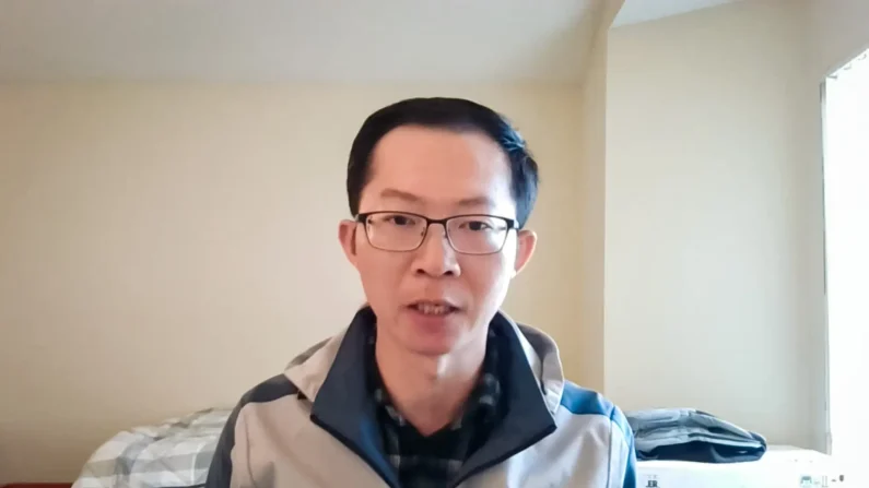 Luo Zhifei, un antiguo funcionario del Gobierno local chino que ahora vive en Estados Unidos, habla durante una entrevista en vídeo con la edición china de The Epoch Times en abril de 2025. Luo afirma que huyó de China tras denunciar la falsificación de datos sobre la ganadería utilizados para cumplir los objetivos del PIB, así como los malos tratos infligidos a los agricultores por el régimen. (The Epoch Times)

