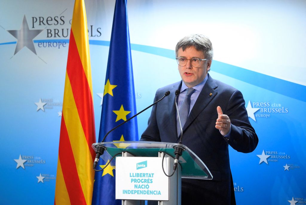 Puigdemont pide al Tribunal Constitucional que suspendan su orden de detención