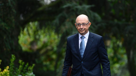 Cristóbal Montoro, investigado por usar «una red de influencias» para beneficiar a empresas gasistas