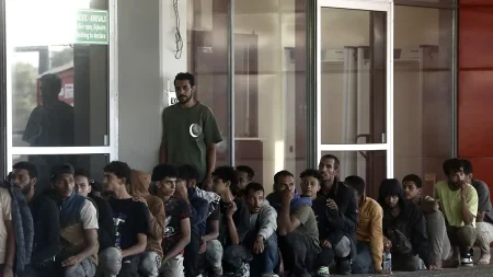 Grecia impedirá a quien llegue ilegalmente desde África presentar solicitudes de asilo y los expulsará