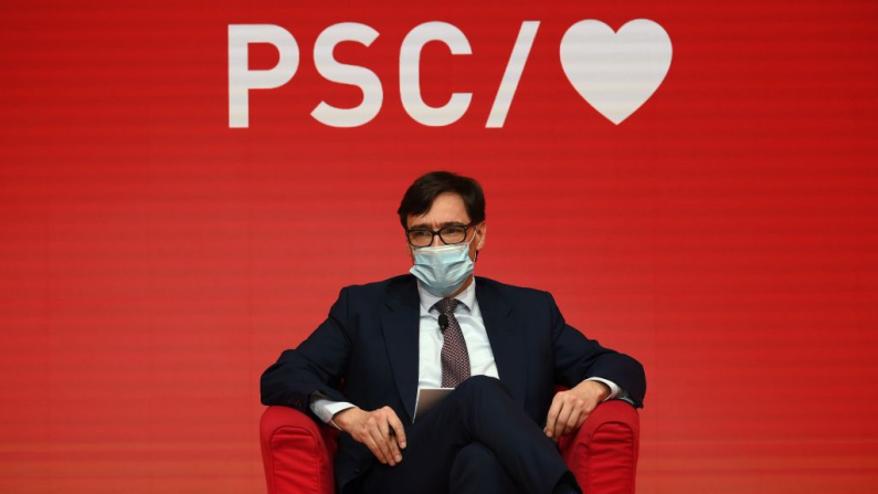 Salvador Illa, exministro de Sanidad español y presidente de la Generalidad de Cataluña por el Partido Socialista de Cataluña (PSC), asiste a un acto de campaña en Barcelona el 29 de enero de 2021.  (Foto de LLUIS GENE / AFP) (Foto de LLUIS GENE/AFP vía Getty Images)
