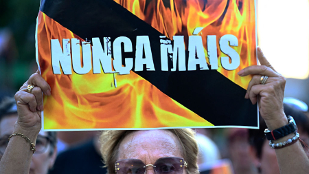 El monte arde, el campo grita: las políticas verdes están incendiando España
