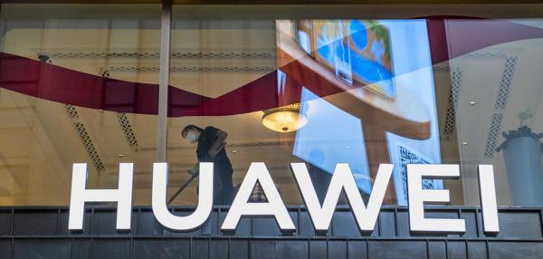 Almacén de Huawei en Shanghai, China. (EFE/EPA/Alex Plavevski)