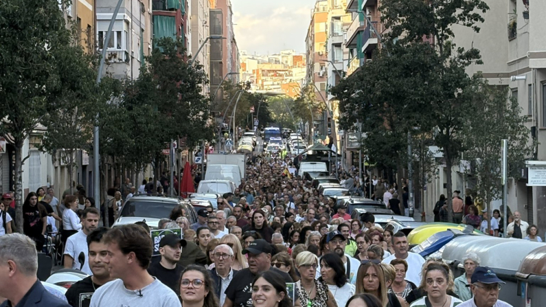Vecinos de Hospitalet de Llobregat, (Barcelona) salen a la calle para denunciar la inseguridad y violencia. Foto de 
VOX L'Hospitalet de Llobregat en X.