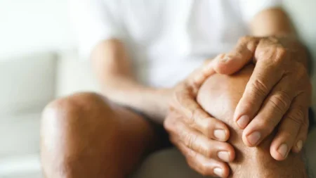 ¿Le cruje la rodilla?: tres terapias no farmacológicas para la osteoartritis de rodilla