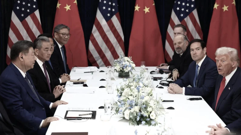 El presidente estadounidense Donald Trump y el líder chino Xi Jinping sostuvieron una reunión bilateral en el Aeropuerto Internacional de Gimhae en Busan, Corea del Sur, el 30 de octubre de 2025. Evelyn Hockstein/Reuters