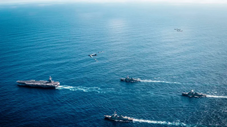 El Grupo de Ataque de Portaaviones Gerald R. Ford de la Armada de los EE. UU. opera en apoyo de la misión del Comando Sur de los EE. UU., Operación Southern Spear, el 13 de noviembre de 2025. Tajh Payne/US Navy vía Getty Images