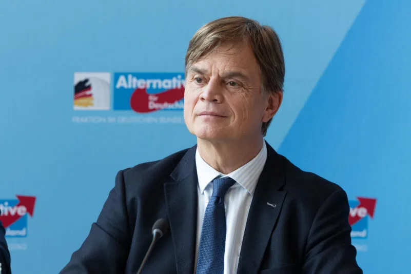 Antifa reivindica el incendio del coche del político de Alternativa por Alemania Bernd Baumann