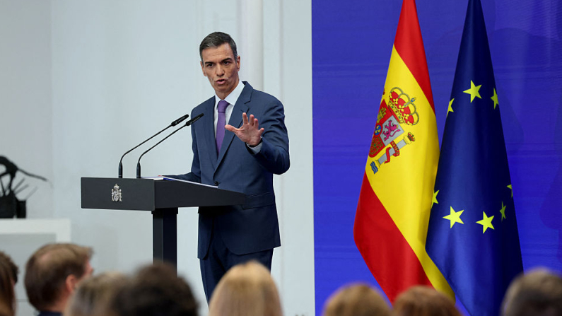 El presidente del Gobierno español, Pedro Sánchez, habla durante una conferencia de prensa bianual en el Palacio de La Moncloa en Madrid el 28 de julio de 2025. (Foto de Pierre-Philippe MARCOU / AFP) (Foto de PIERRE-PHILIPPE MARCOU/AFP vía Getty Images).