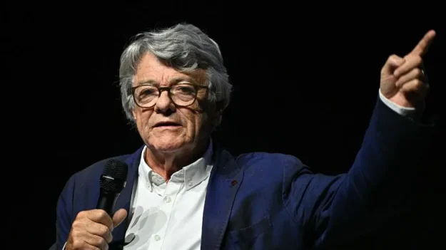 «Nos hemos convertido en un país de inspectores y controladores… este país está muerto»: exministro sobre la burocracia francesa