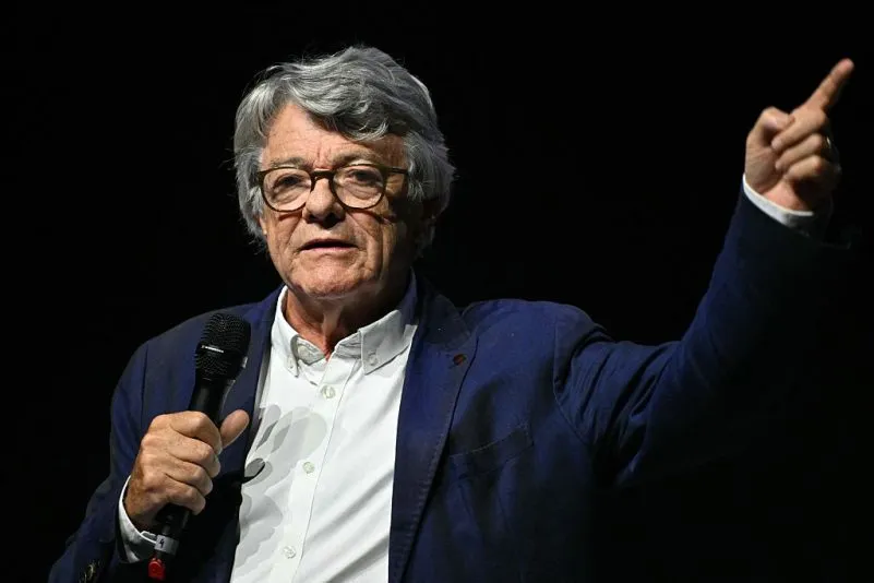 «Nos hemos convertido en un país de inspectores y controladores… este país está muerto»: exministro sobre la burocracia francesa