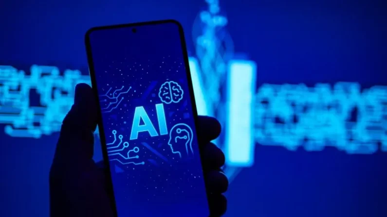 Esta ilustración muestra la pantalla de un teléfono inteligente con un logotipo de IA el 16 de mayo de 2025. El uso de la IA en la atención al cliente está en auge; según Wifi Talents, el 70 % de las interacciones podrían involucrar IA para 2025.
(Foto: Oleksii Pydsosonnii/Epoch Times)