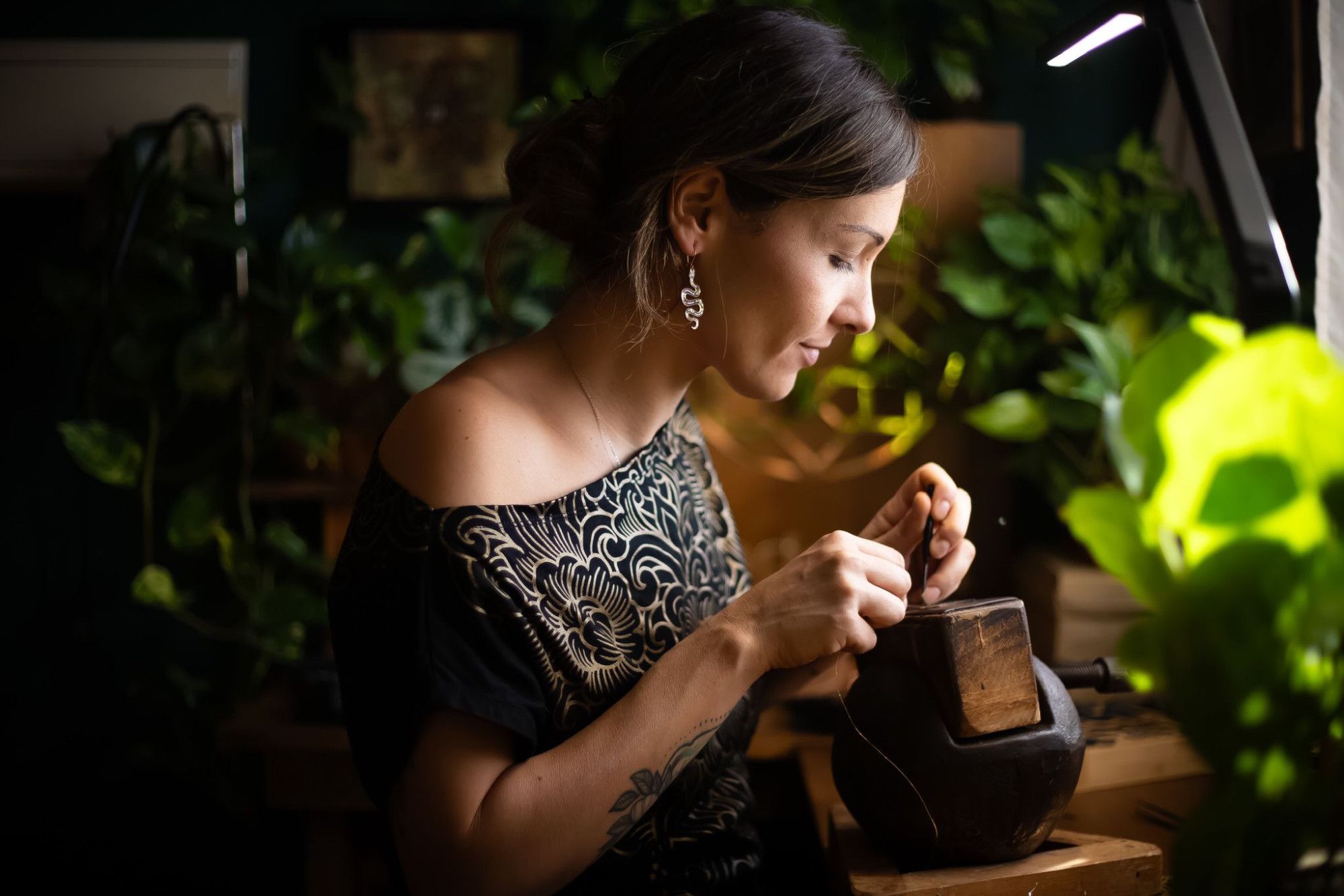 Damasquinado: trece siglos de oro incrustado que aún brilla en los talleres de Toledo