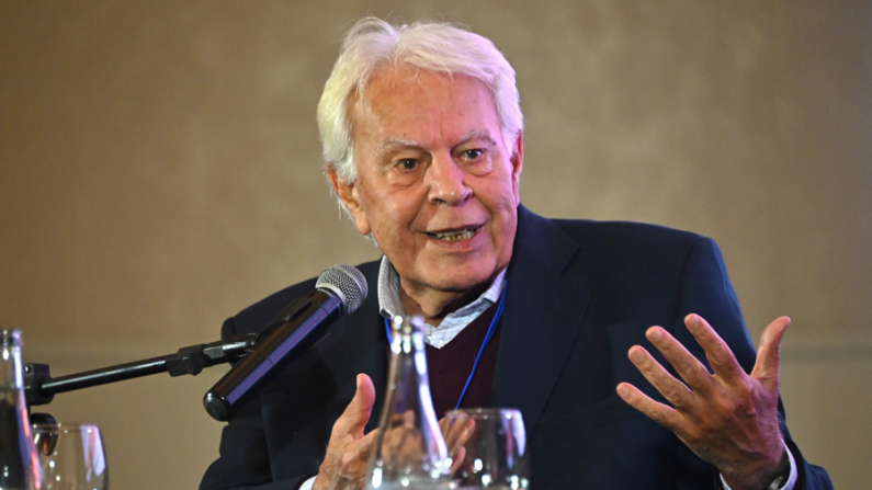 Imagen de archivo. El expresidente de España, Felipe Gonzalez, en un panel del Círculo de Montevideo el 6 de noviembre de 2025, en Montevideo (Uruguay). (EFE/ Federico Gutierrez)