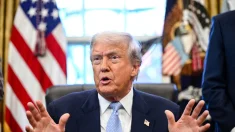 Trump firma proyecto de ley para desclasificar más documentos sobre Epstein