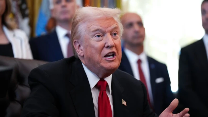 El presidente Donald Trump habla en la Oficina Oval el 6 de noviembre de 2025. Andrew Harnik/Getty Images
