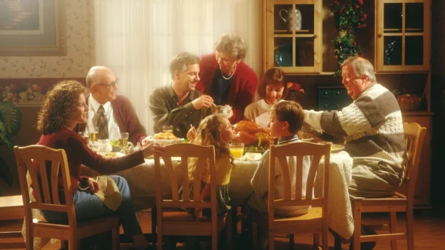 El arte de ser un buen invitado: cinco consejos para que le vuelvan a invitar