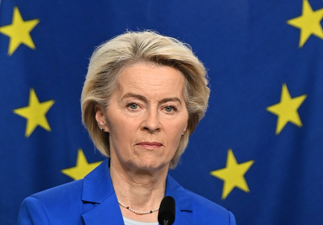 La presidenta de la Comisión Europea, Ursula von der Leyen, ofrece una rueda de prensa durante la 77.ª sesión del Consejo Nórdico en Estocolmo, Suecia, el 28 de octubre de 2025. (Foto de Jonathan Nackstrand / AFP) (Foto de JONATHAN NACKSTRAND/AFP a través de Getty Images)
