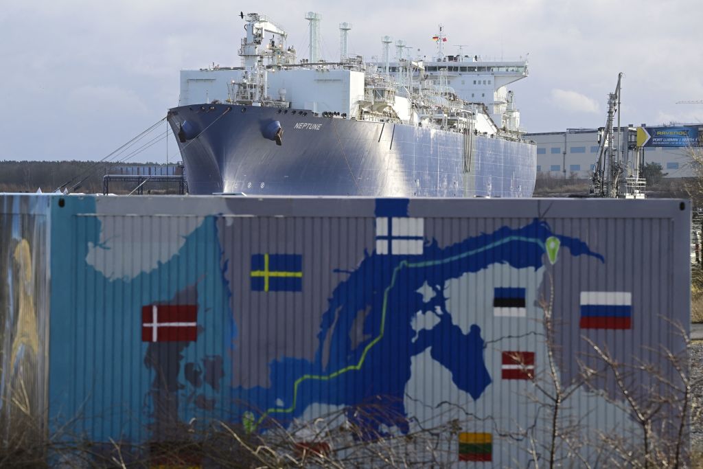 Cuenta atrás para el gas ruso en España: Bruselas fija el veto total en 2027