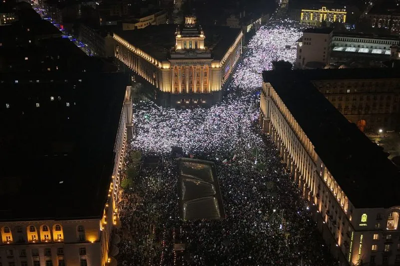 Bulgaria: la generación Z se moviliza contra la corrupción y fuerza la renuncia del conservador Rosen Zhelyakov