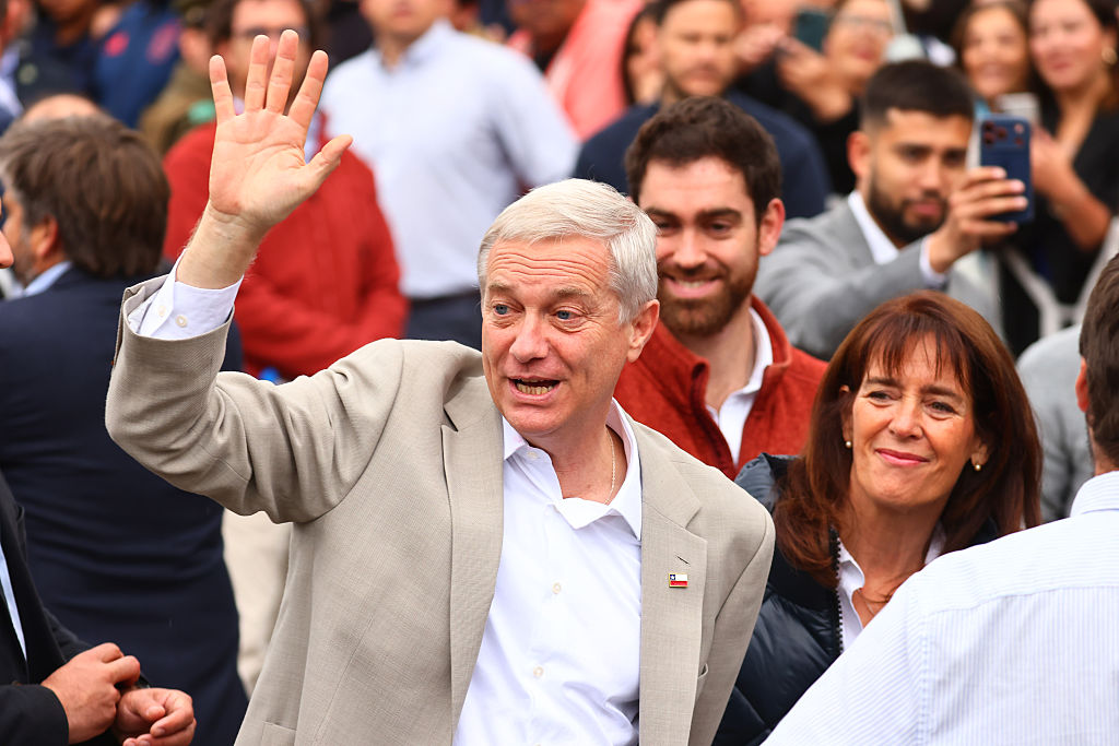 El republicano José Antonio Kast se impone a la candidata comunista y gana las presidenciales en Chile