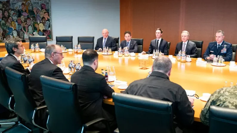 Delegaciones de Ucrania y Estados Unidos se reúnen en Berlín para debatir posibles pasos hacia la paz.
Foto: Guido Bergmann/Gobierno Federal Alemán vía Getty Images