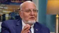 Un exdirector de los CDC pide la retirada de las vacunas contra la COVID-19 basadas en ARNm