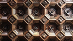 El arte perdido del artesonado mudéjar: cuando la madera resiste mil años mejor que el acero